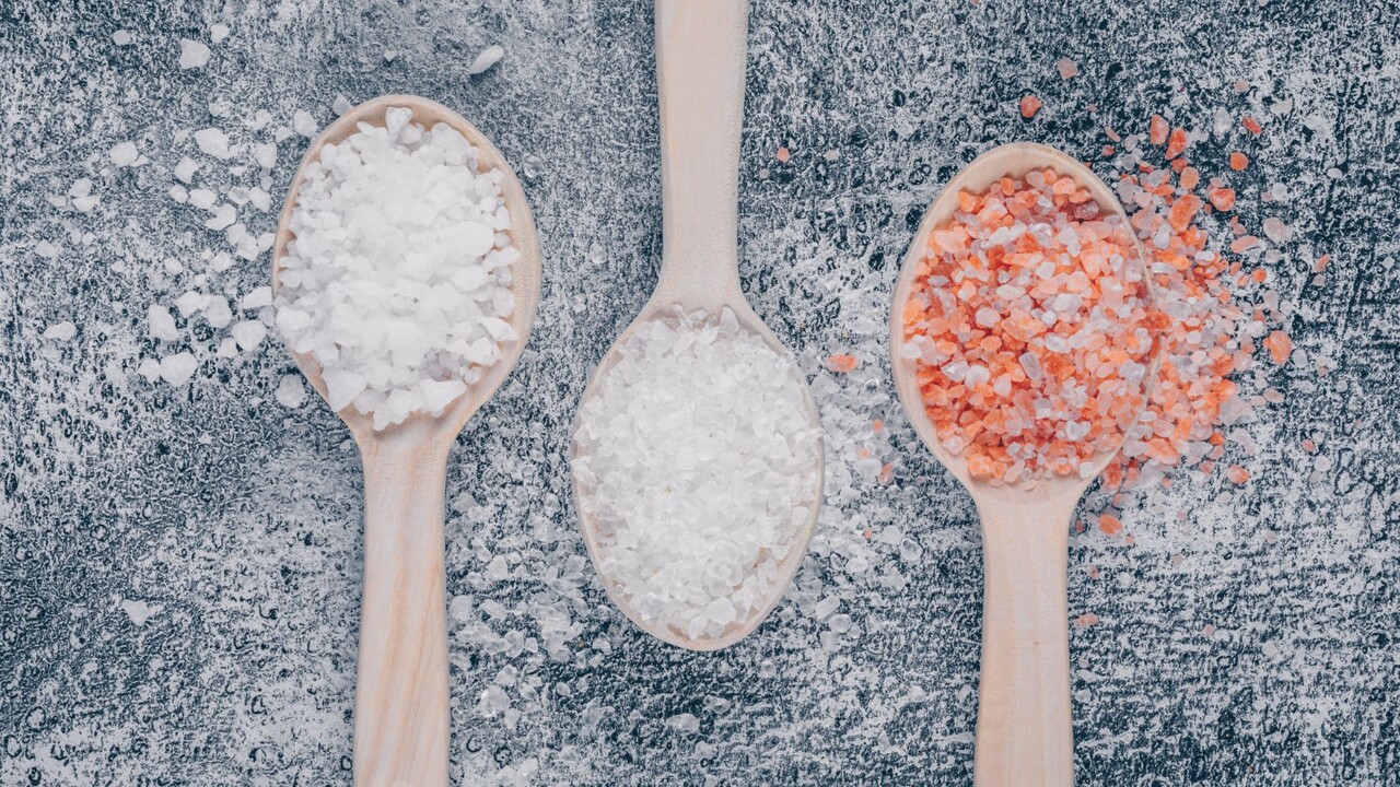 Príjem soli ovplyvňuje produkciu moču, krvný tlak aj zdravie ciev. Kedy jej máme už veľa?
