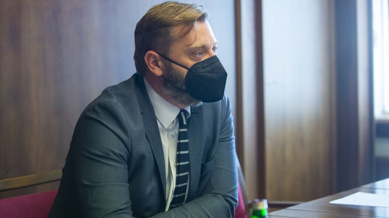 Na Úrade inšpekčnej služby zrealizujú poslanecký prieskum. Mikulca vyzvali na zmeny