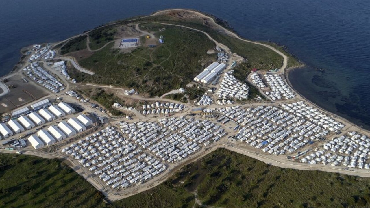 Grécko uvádza do prevádzky prvý uzavretý tábor pre imigrantov