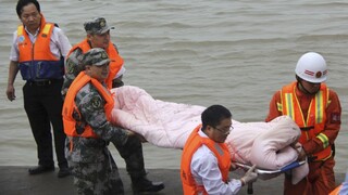 V Číne sa prevrátila osobná loď. Pri nešťastí zahynulo najmenej osem ľudí