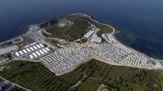 Na gréckom ostrove otvorili nový utečenecký tábor. Platia v ňom prísne pravidlá