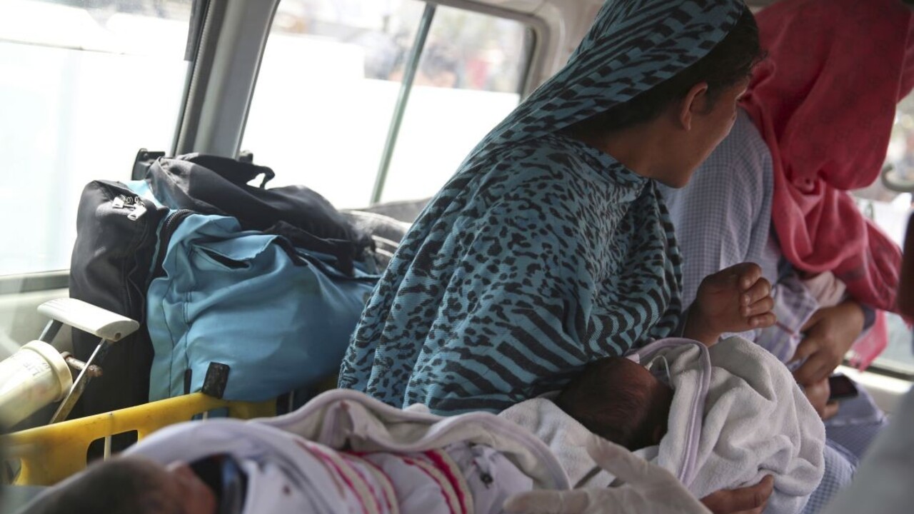 V záchytnom tábore na východe Slovenska je 19 Afgancov. Najmladší z nich má len tri mesiace