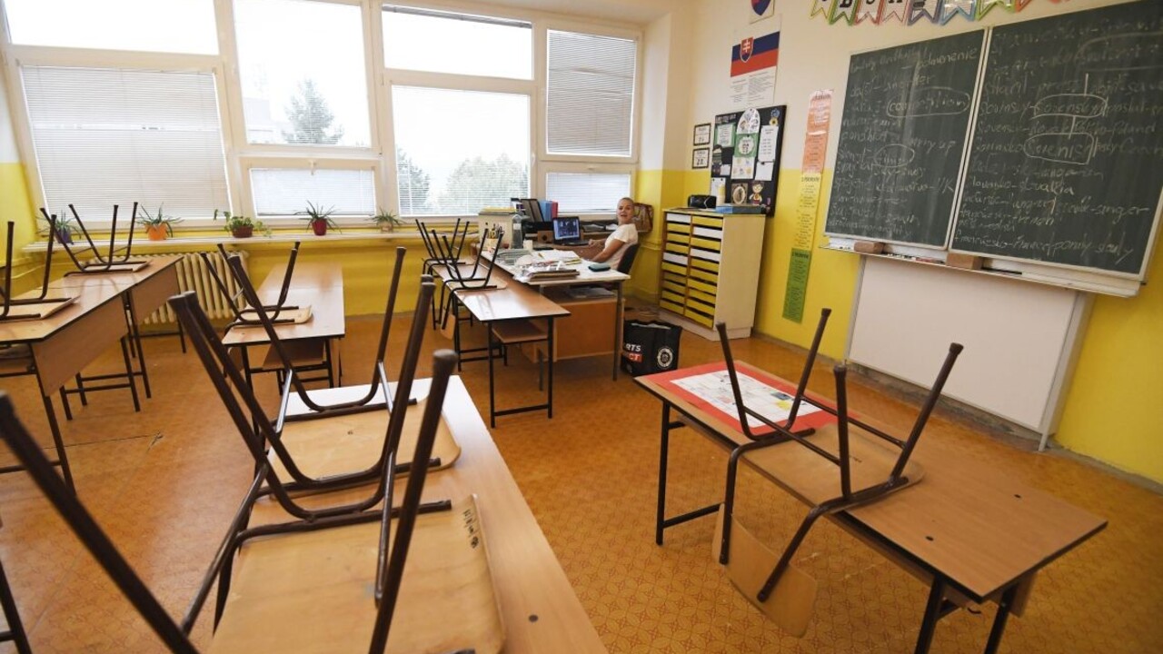 Vírus sa šíri medzi žiakmi aj v Košickom kraji. V karanténe sú triedy v takmer polovici stredných škôl