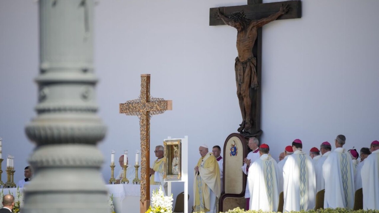 Na covid ochoreli dvaja rakúski biskupi, ktorí boli na omši s pápežom v Budapešti