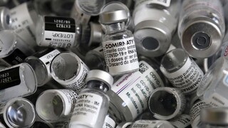 Na ochranu pred variantom omikron sú potrebné tri dávky vakcíny, tvrdí nemecký minister zdravotníctva