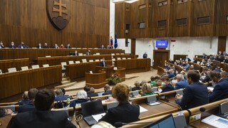 Rokovanie parlamentu ukončili skôr, v sále sedelo menej ako desať poslancov