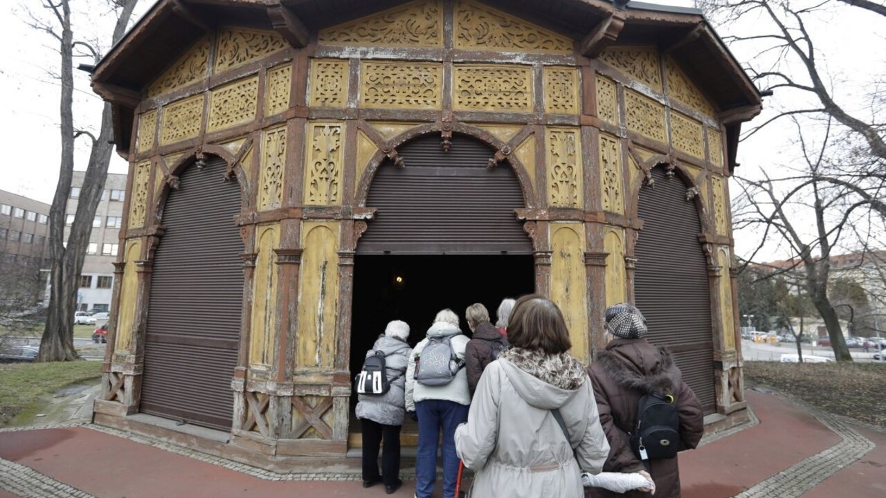 Unikátny historický kolotoč začali opravovať. Ľudia sa na ňom vozili už v 19. storočí