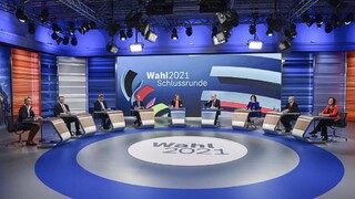 V Nemecku oficiálne ukončili predvolebnú kampaň. Prieskumy boli tesné