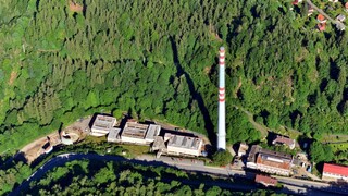 Jablonecká eiffelovka pôjde k zemi, vyše 160 metrov vysoký komín odstrelia