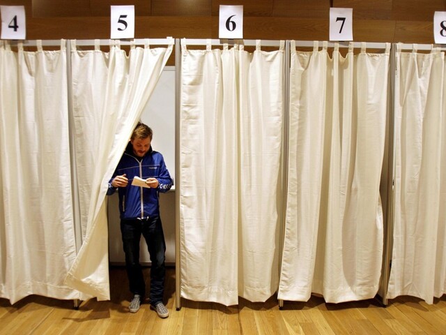 Na Islande si po štyroch rokoch volia nový parlament, podľa analytikov pôjde o tesný boj