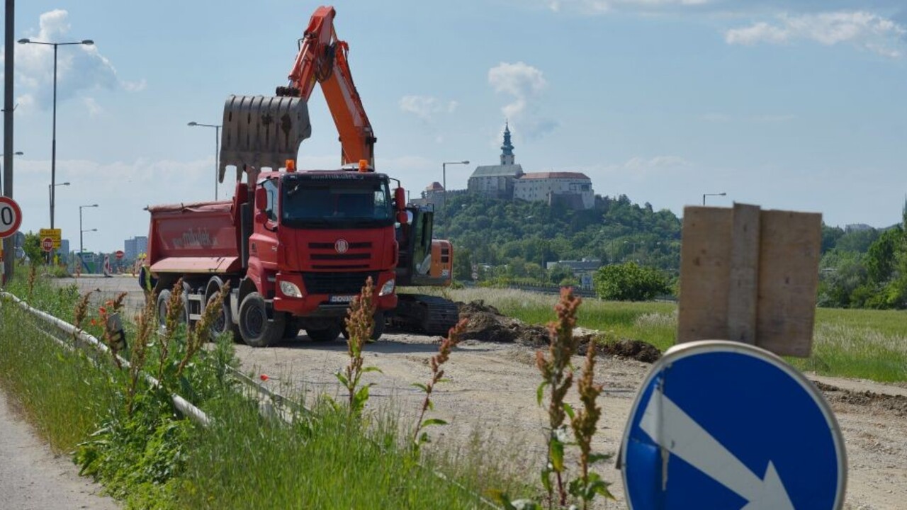 Vodiči, pozor na obmedzenia. Úsek R1 budú modernizovať, časť cesty uzavrú