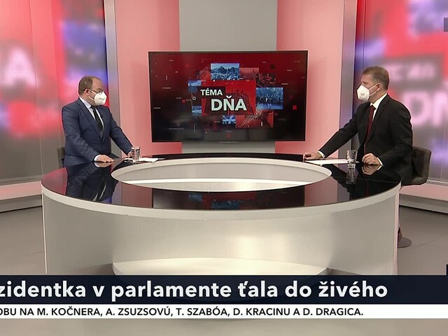 Súboj lídrov Hlasu a Smeru bude zrejme hlavnou témou jesene. Pellegrini sa zacyklil v téme referenda