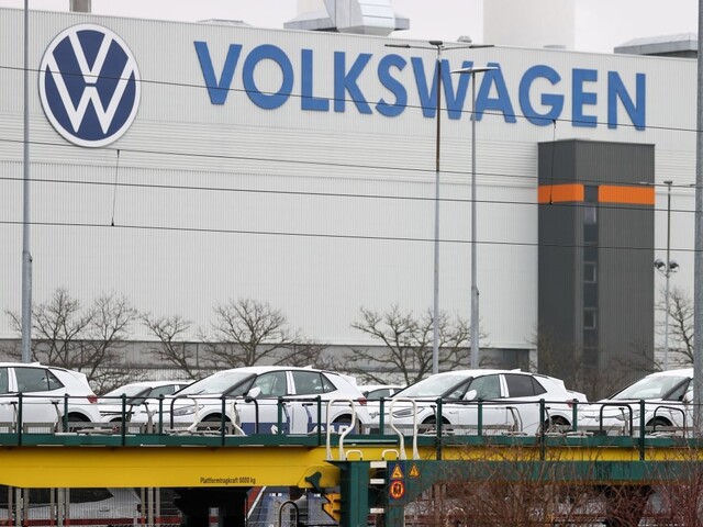 Volkswagen stráca pôdu pod nohami. Čína mu berie zákazníkov, odbory blokujú škrty. Čo to znamená pre Bratislavu?