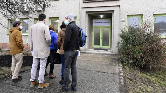Vakcinačný tím zaočkoval študentov prievidzského gymnázia. Myšlienka prišla priamo od žiakov