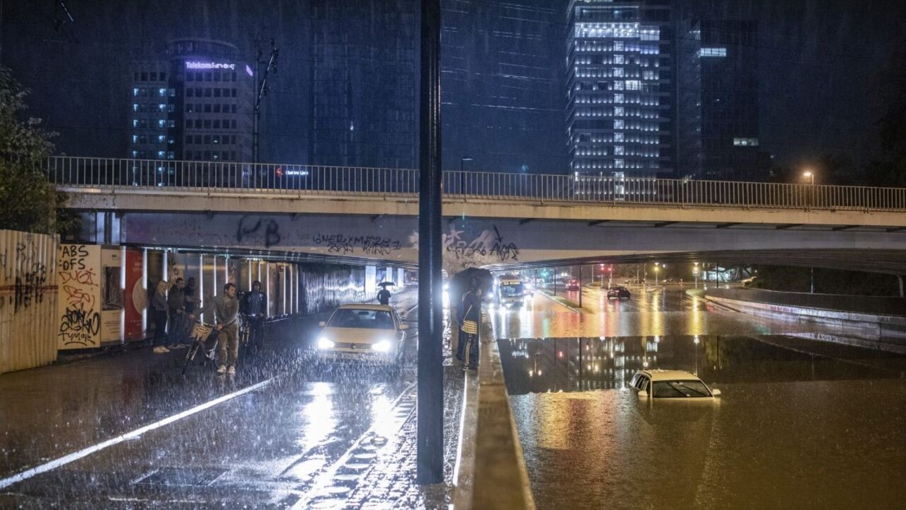 Ľubľanu postihli prudké dažde a záplavy. Hasiči prijali viac ako 2700 telefonátov