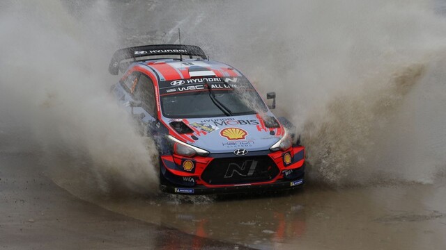 Fínskej rely vládnu Hyundaie, úvodnú etapu vyhral Ír Craig Breen