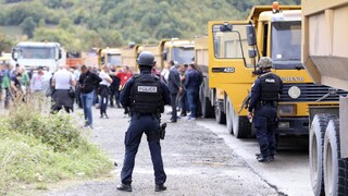 Srbsko uvoľňuje blokádu hraníc s Kosovom, na situáciu dohliadne NATO