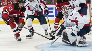 NHL: Tatar prispel asistenciou k triumfu New Jersey, Fehérváry sa zranil