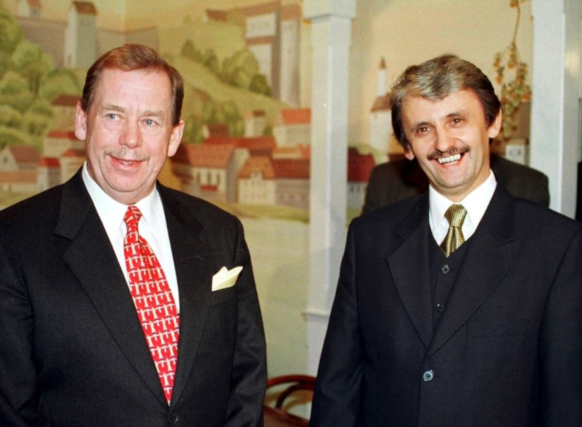 Český prezident Václav Havel so slovenským premiérom Mikulášom Dzurindom