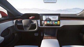 Môže byť nový volant Tesly nebezpečný? Pozrite si video z reálnej premávky