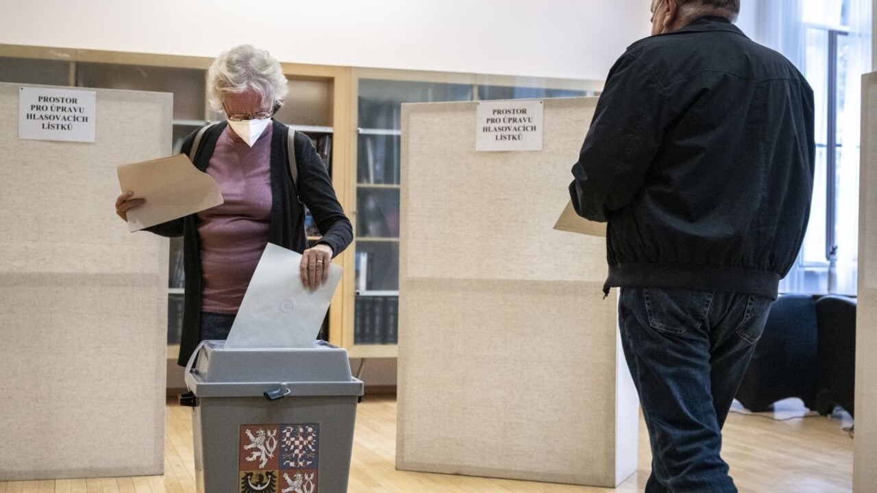 Česko má za sebou prvý deň volieb. Zaobišli sa bez väčších incidentov