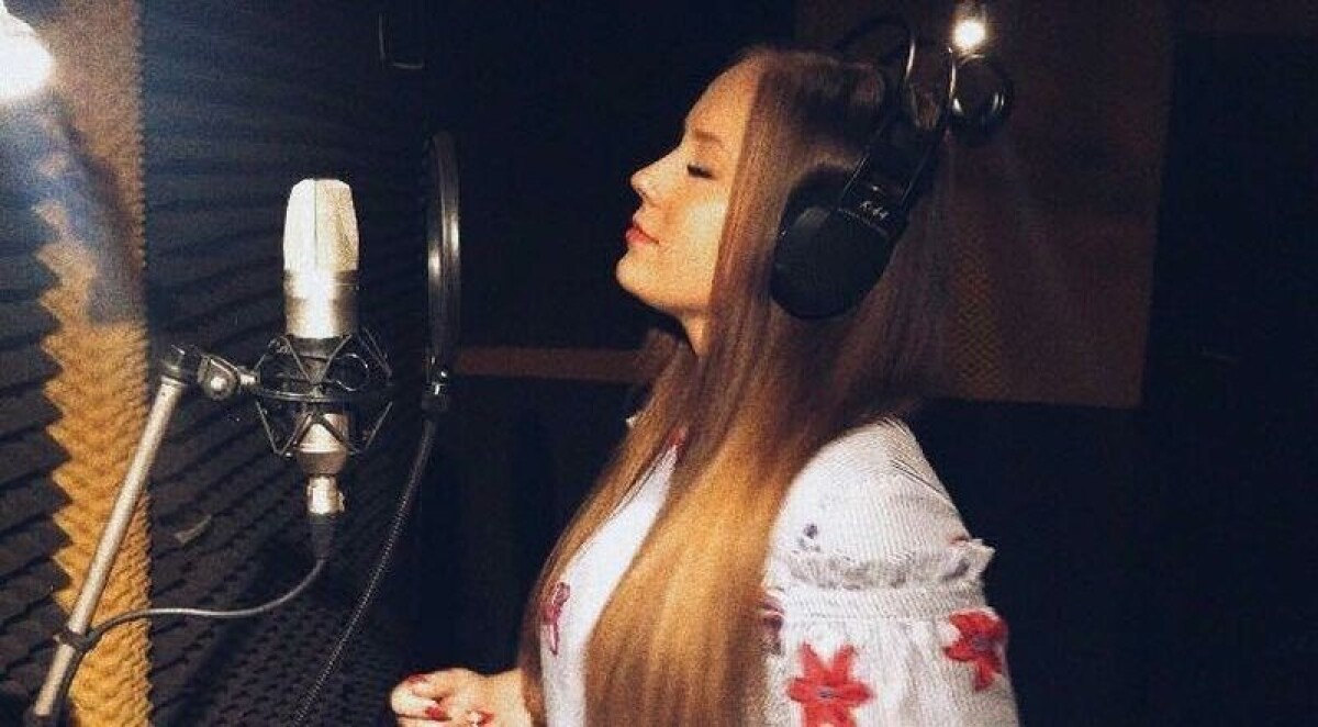 Nikola Detáriová rada spieva.