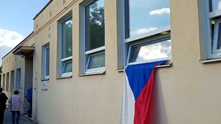 Zamestnanec radnice v Brne omylom uväznil komisiu vo volebnej miestnosti