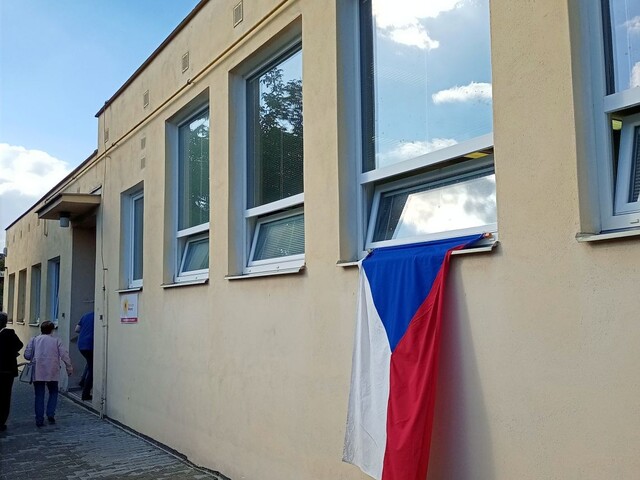 Zamestnanec radnice v Brne omylom uväznil komisiu vo volebnej miestnosti
