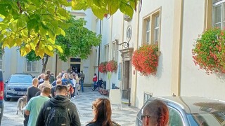 Volebné miestnosti v Česku sú otvorené. Aká je zatiaľ účasť v prihraničnom meste?