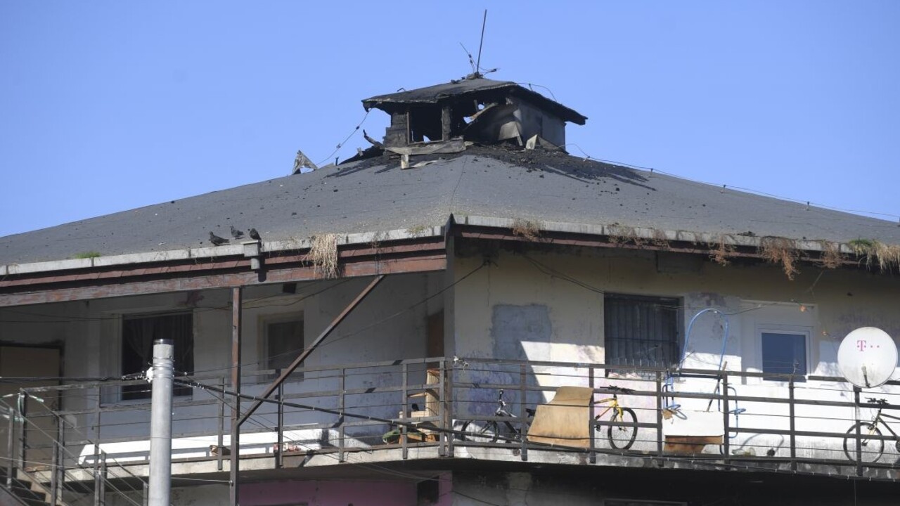 Bytovku na Luníku IX zasiahol požiar, obyvateľov museli evakuovať
