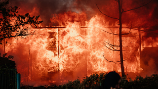 Európa v plameňoch: Ostrov Čiovo v Chorvátsku zasiahol rozsiahly požiar
