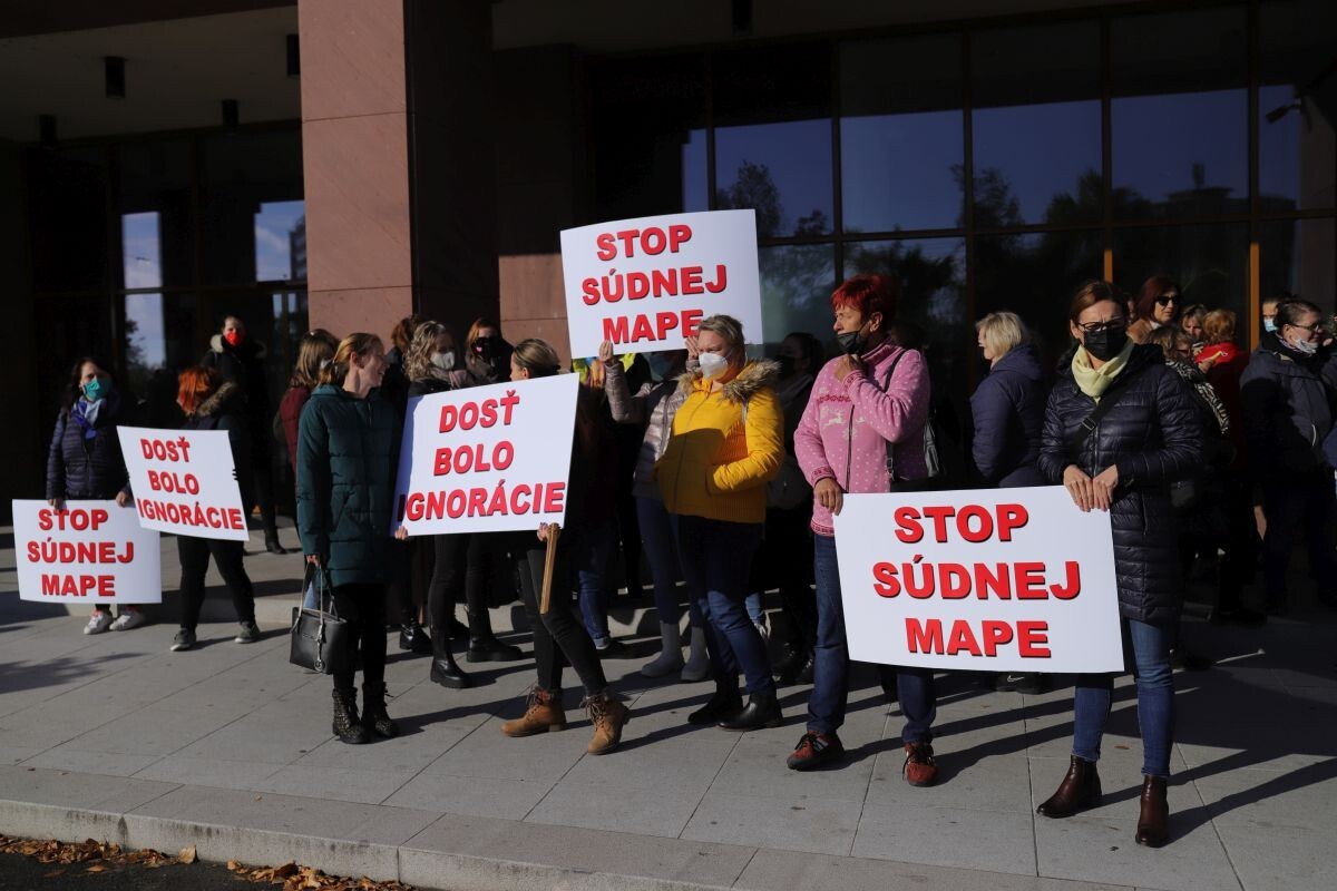 Protest proti súdnej mape.