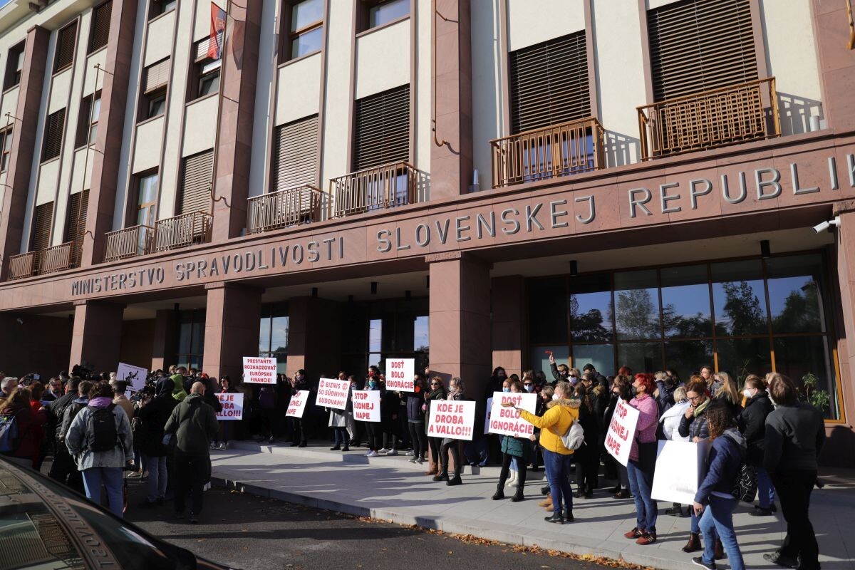 Protest proti súdnej mape.