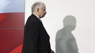 Šéf poľskej vládnej strany Kaczynski odstúpi z postu vicepremiéra