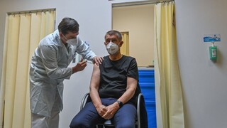 Český premiér Babiš dostal už tretiu dávku vakcíny proti koronavírusu
