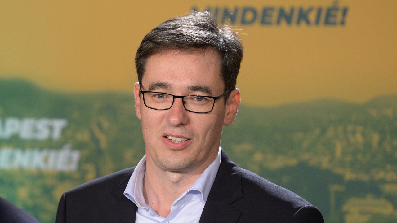 Starosta Budapešti vyzýva vládu na obnovenie povinnosti nosiť rúška