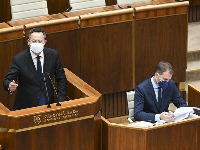 Kamenický by zmrazil platy členom vlády. Matovič s tým nemá problém, ubral by aj poslancom