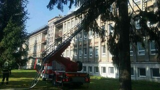 Požiar poškodil nemocnicu v Ružomberku. Niektoré operácie musia odložiť