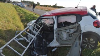 Tragédia na ceste: Čelnú zrážku vozidiel neprežil mladý vodič