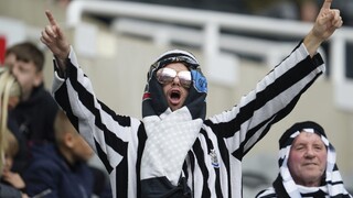 Prestaňte sa prezliekať za Arabov, žiada klub Newcastle futbalových fanúšikov