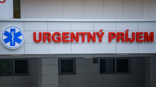 Na urgentnom príjme v Bratislave napadli záchranára a udreli ho do tváre