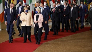 Lídrov EÚ čaká druhý deň summitu, hovoriť budú o migrácii a digitalizácii