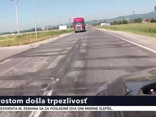Rozbitá panelová cesta pri Trenčíne straší vodičov, starostovia sa obrátili na vládu