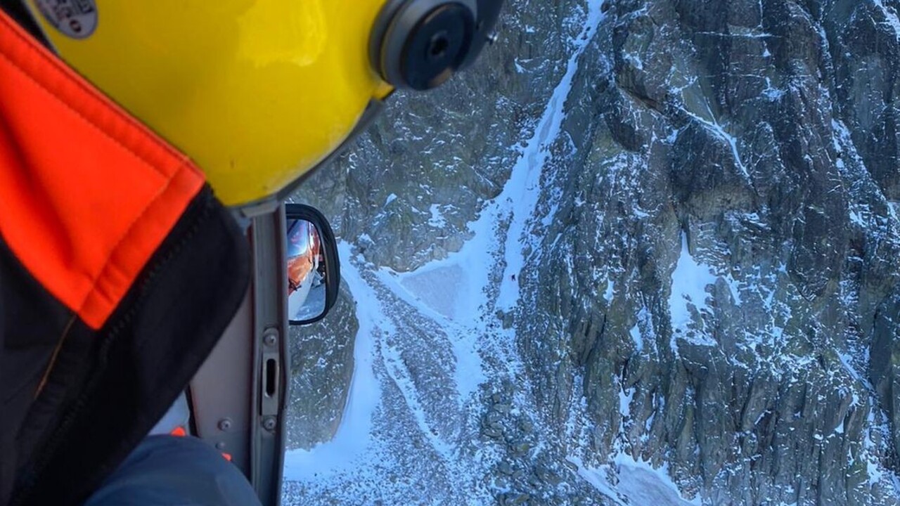 Turistu previezli v kritickom stave do nemocnice, padal 150 metrov