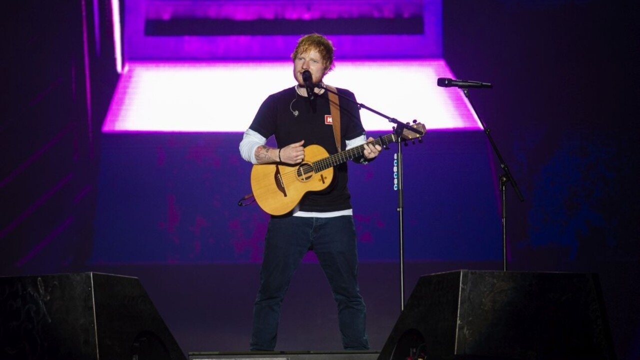 Ed Sheeran má koronavírus, zostáva v domácej karanténe