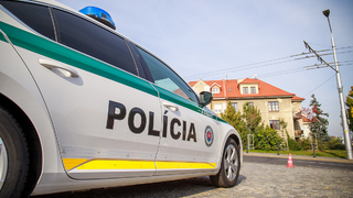 V Bratislave vyčíňal muž s nožom, dve osoby skončili v nemocnici