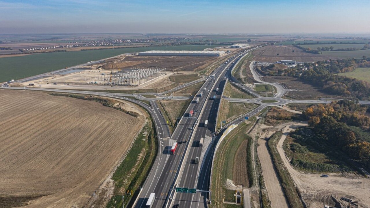 Na D1 spustili do prevádzky križovatku Triblavina, má zlepšiť dopravnú situáciu