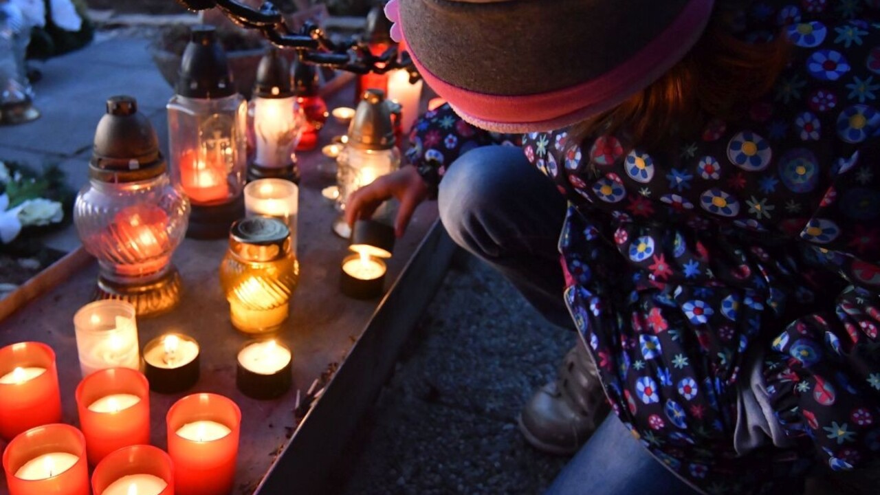 Stratu blízkeho človeka každý prežíva inak. Ako o smrti hovoriť s deťmi či mladými ľuďmi?