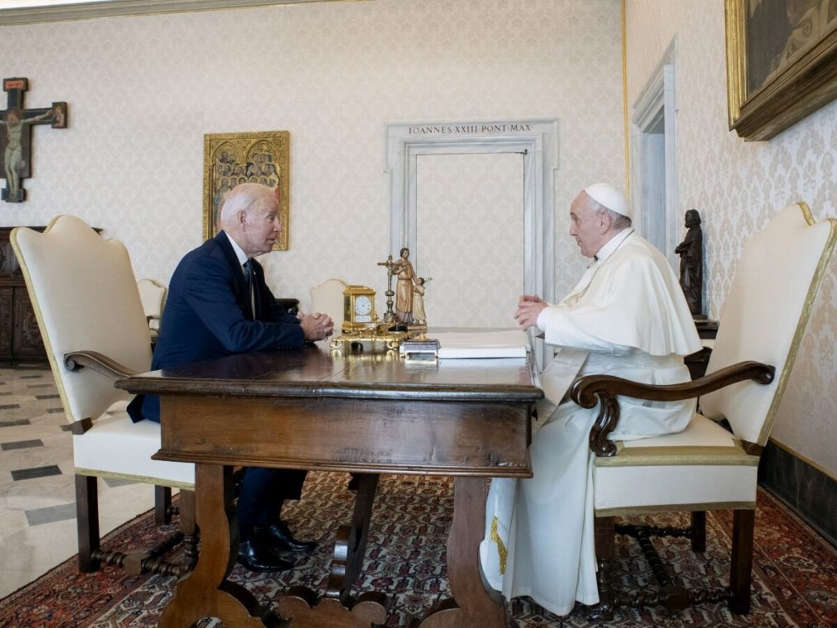 Nazval ho dobrým katolíkom. O interrupciách vraj Biden s pápežom Františkom nedebatoval