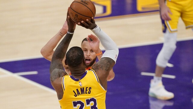NBA: LA Lakers zdolali Cleveland, hviezdne trio nastrieľalo dokopy šesťdesiat bodov
